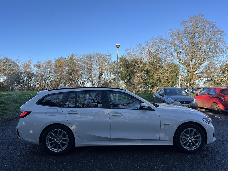 BMW 3 Series 2.0 330e 12kWh SE Pro Touring 5dr Petrol Plug-in Hybrid Auto Euro 6 (s/s) (292 ps) - U10580