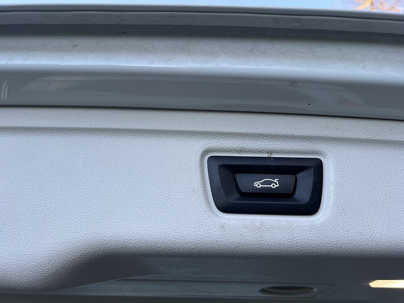 BMW 3 Series 2.0 330e 12kWh SE Pro Touring 5dr Petrol Plug-in Hybrid Auto Euro 6 (s/s) (292 ps) - U10580