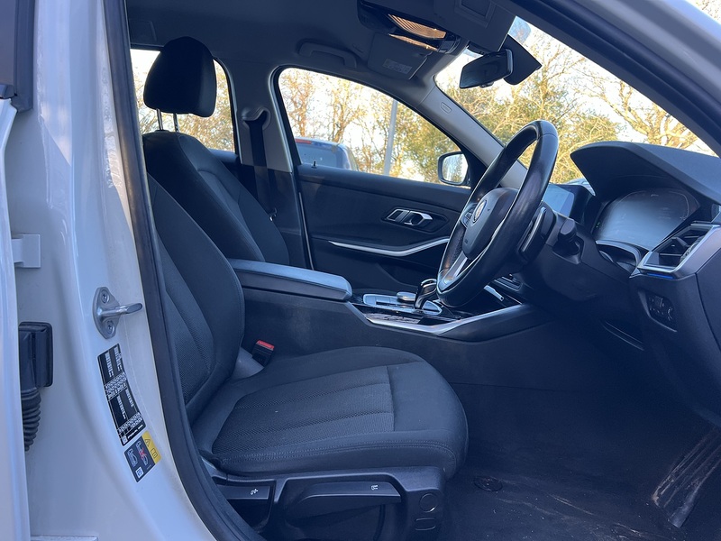 BMW 3 Series 2.0 330e 12kWh SE Pro Touring 5dr Petrol Plug-in Hybrid Auto Euro 6 (s/s) (292 ps) - U10580