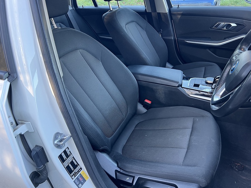 BMW 3 Series 2.0 330e 12kWh SE Pro Touring 5dr Petrol Plug-in Hybrid Auto Euro 6 (s/s) (292 ps) - U10580