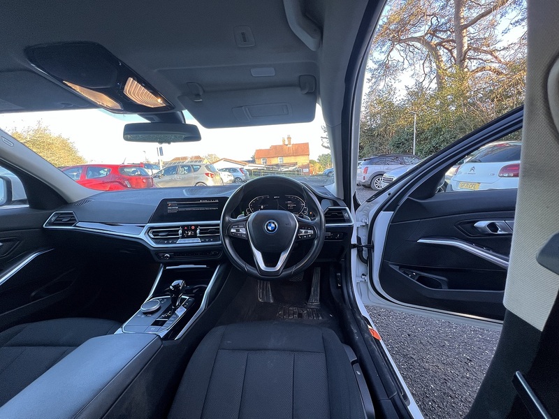 BMW 3 Series 2.0 330e 12kWh SE Pro Touring 5dr Petrol Plug-in Hybrid Auto Euro 6 (s/s) (292 ps) - U10580