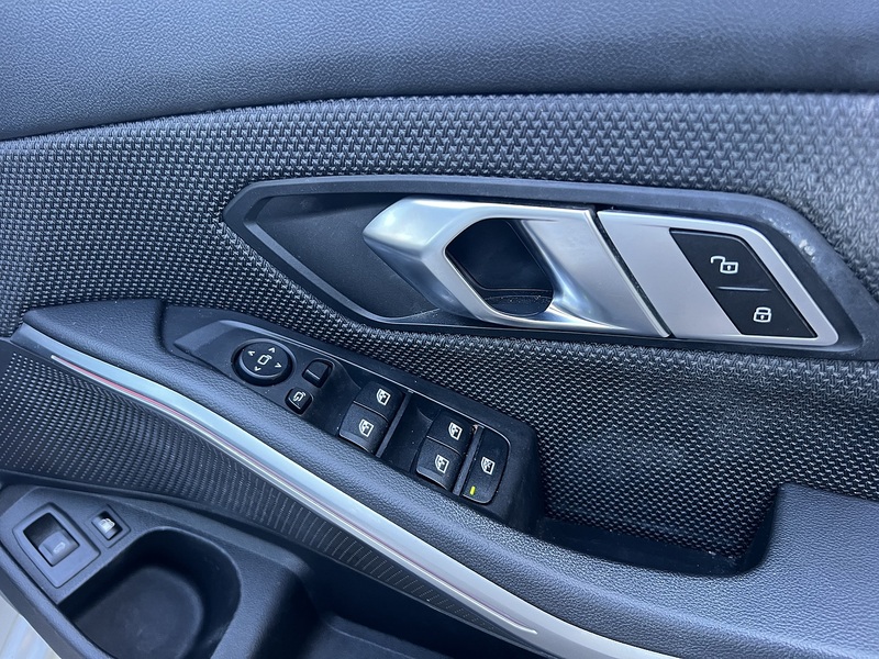 BMW 3 Series 2.0 330e 12kWh SE Pro Touring 5dr Petrol Plug-in Hybrid Auto Euro 6 (s/s) (292 ps) - U10580