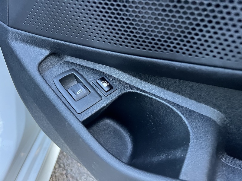 BMW 3 Series 2.0 330e 12kWh SE Pro Touring 5dr Petrol Plug-in Hybrid Auto Euro 6 (s/s) (292 ps) - U10580