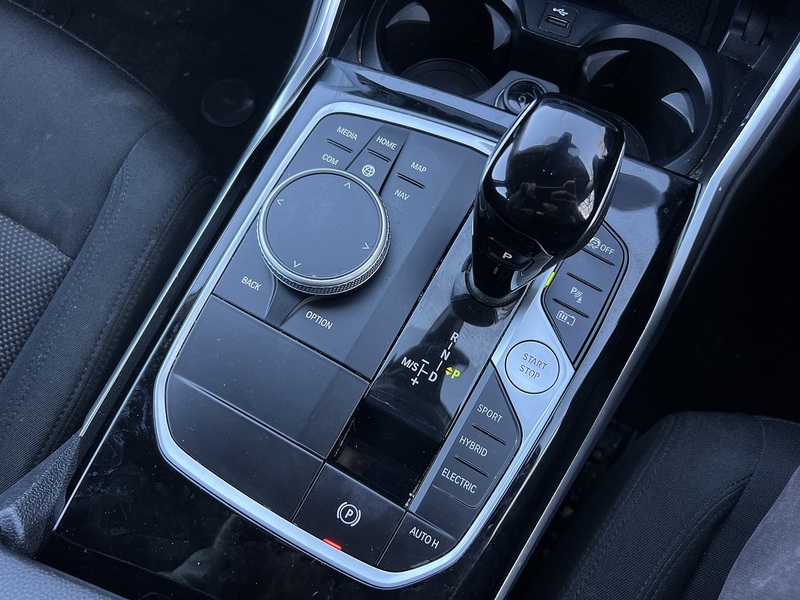 BMW 3 Series 2.0 330e 12kWh SE Pro Touring 5dr Petrol Plug-in Hybrid Auto Euro 6 (s/s) (292 ps) - U10580