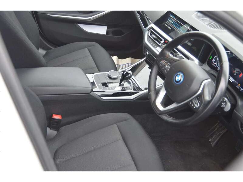 BMW 3 Series 2.0 330e 12kWh SE Pro Touring 5dr Petrol Plug-in Hybrid Auto Euro 6 (s/s) (292 ps) - U10581