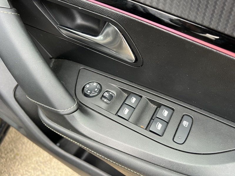 Peugeot E-2008 50kWh GT SUV 5dr Electric Auto (136 ps) - U10597