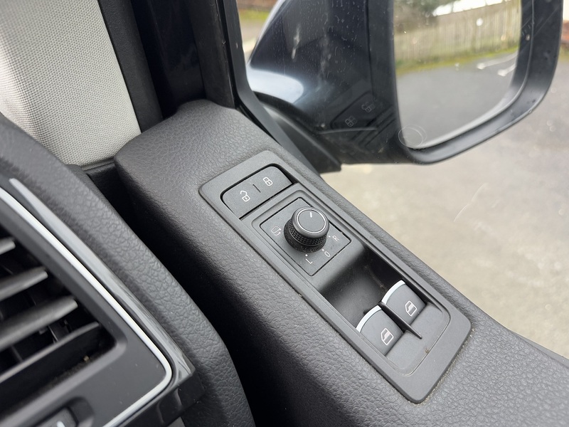 Volkswagen Caravelle 2.0 BiTDI BlueMotion Tech SE MPV 5dr Diesel DSG Euro 6 (s/s) (204 ps) MPV Automatic Diesel | 8K - U10616