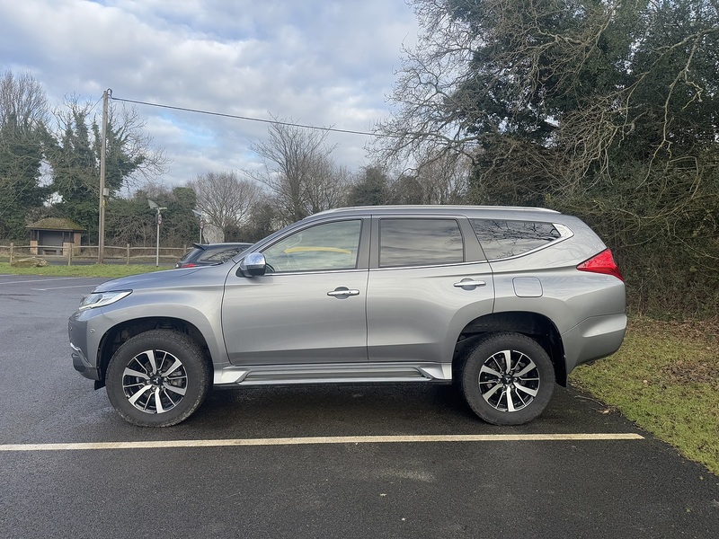 Mitsubishi Shogun Sport 2.4D 4 SUV 5dr Diesel Auto 4WD Euro 6 (181 ps) SUV Automatic Diesel - U10624