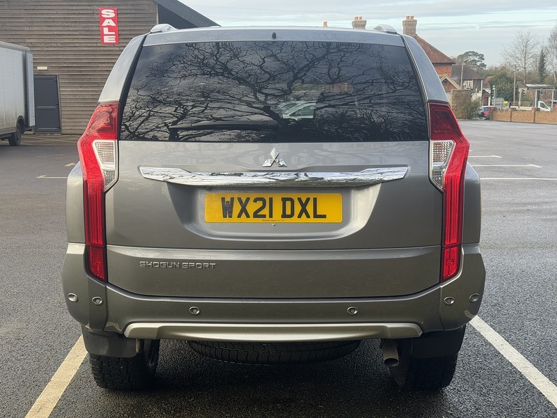 Mitsubishi Shogun Sport 2.4D 4 SUV 5dr Diesel Auto 4WD Euro 6 (181 ps) SUV Automatic Diesel - U10624