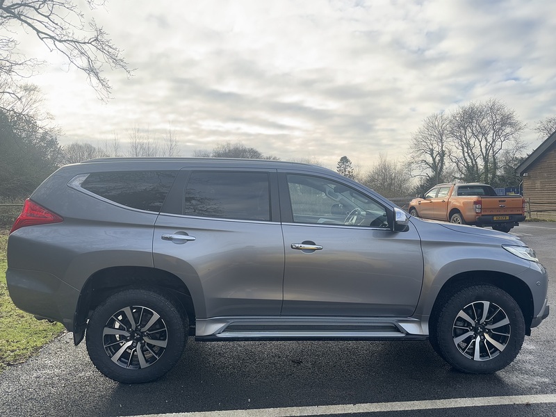 Mitsubishi Shogun Sport 2.4D 4 SUV 5dr Diesel Auto 4WD Euro 6 (181 ps) SUV Automatic Diesel - U10624