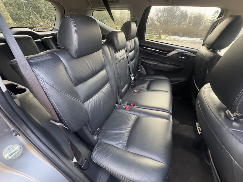 Mitsubishi Shogun Sport 2.4D 4 SUV 5dr Diesel Auto 4WD Euro 6 (181 ps) SUV Automatic Diesel - U10624