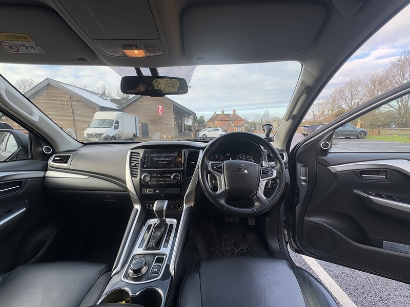 Mitsubishi Shogun Sport 2.4D 4 SUV 5dr Diesel Auto 4WD Euro 6 (181 ps) SUV Automatic Diesel - U10624