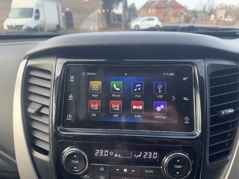 Mitsubishi Shogun Sport 2.4D 4 SUV 5dr Diesel Auto 4WD Euro 6 (181 ps) SUV Automatic Diesel - U10624