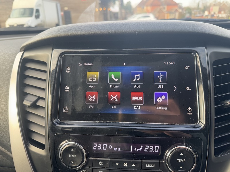 Mitsubishi Shogun Sport 2.4D 4 SUV 5dr Diesel Auto 4WD Euro 6 (181 ps) SUV Automatic Diesel - U10624