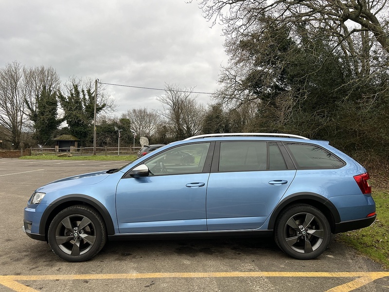 Skoda Octavia 2.0 TDI Scout Estate 5dr Diesel Manual 4WD Euro 6 (s/s) (150 ps) - U10636