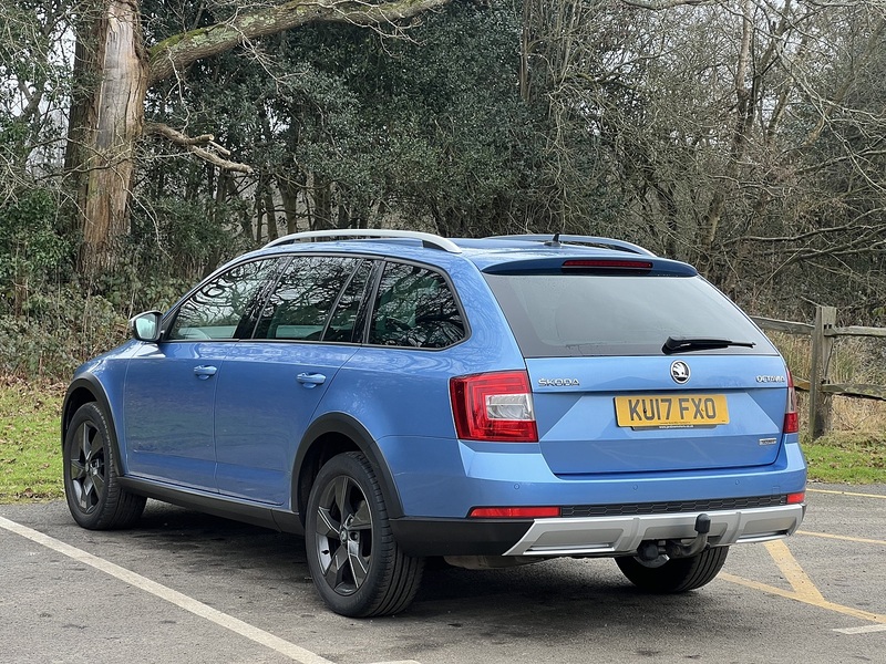 Skoda Octavia 2.0 TDI Scout Estate 5dr Diesel Manual 4WD Euro 6 (s/s) (150 ps) - U10636