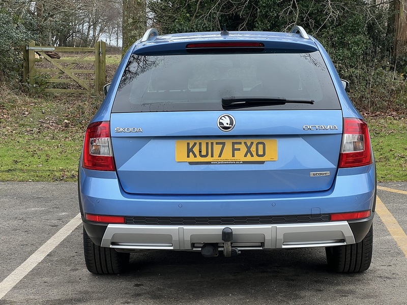 Skoda Octavia 2.0 TDI Scout Estate 5dr Diesel Manual 4WD Euro 6 (s/s) (150 ps) - U10636