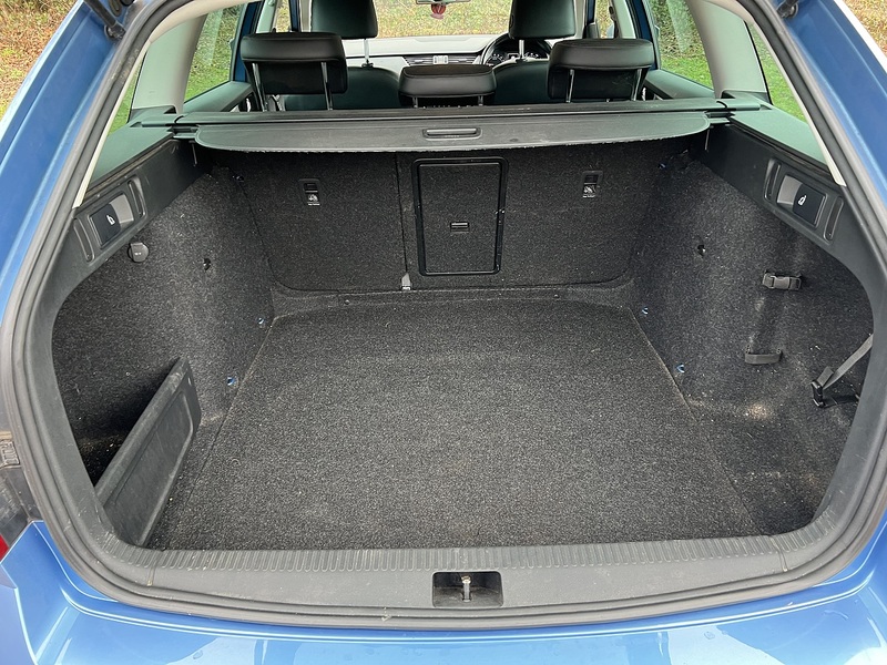 Skoda Octavia 2.0 TDI Scout Estate 5dr Diesel Manual 4WD Euro 6 (s/s) (150 ps) - U10636