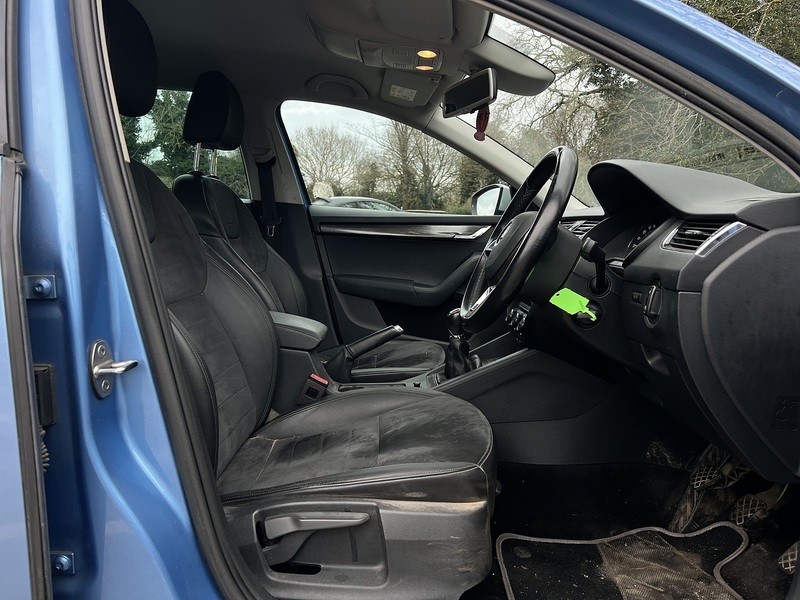 Skoda Octavia 2.0 TDI Scout Estate 5dr Diesel Manual 4WD Euro 6 (s/s) (150 ps) - U10636