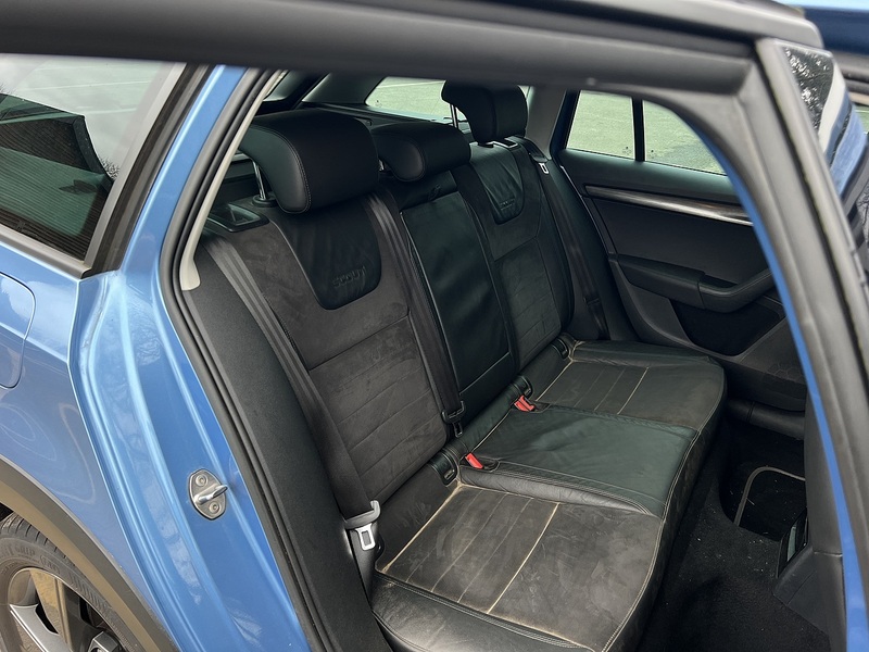 Skoda Octavia 2.0 TDI Scout Estate 5dr Diesel Manual 4WD Euro 6 (s/s) (150 ps) - U10636