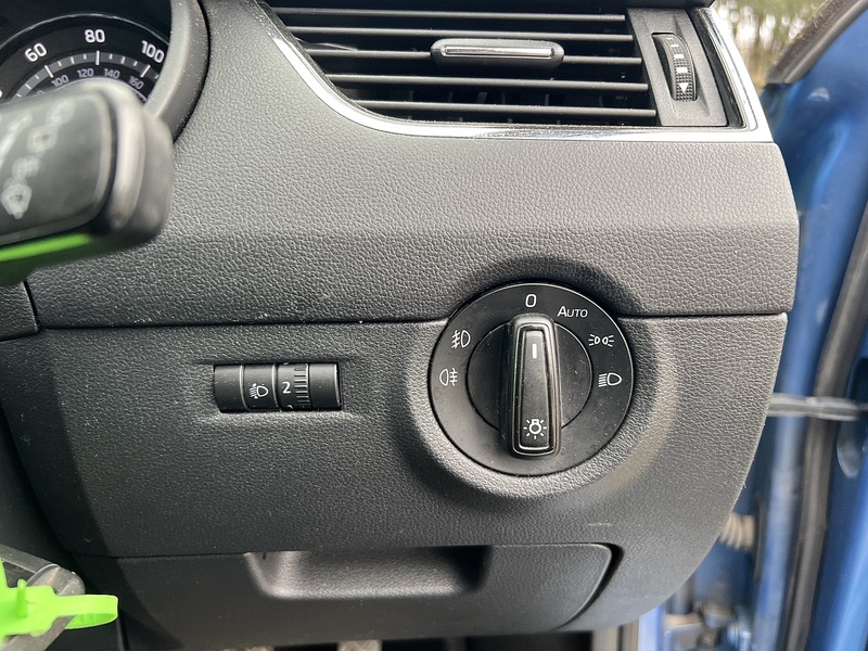 Skoda Octavia 2.0 TDI Scout Estate 5dr Diesel Manual 4WD Euro 6 (s/s) (150 ps) - U10636