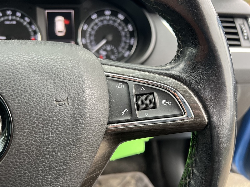 Skoda Octavia 2.0 TDI Scout Estate 5dr Diesel Manual 4WD Euro 6 (s/s) (150 ps) - U10636