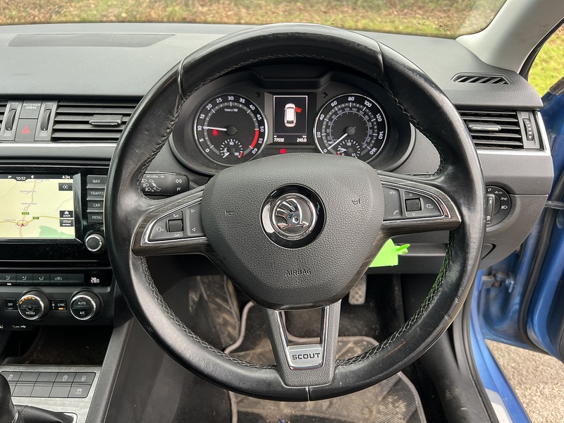 Skoda Octavia 2.0 TDI Scout Estate 5dr Diesel Manual 4WD Euro 6 (s/s) (150 ps) - U10636