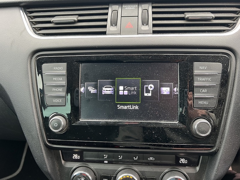 Skoda Octavia 2.0 TDI Scout Estate 5dr Diesel Manual 4WD Euro 6 (s/s) (150 ps) - U10636