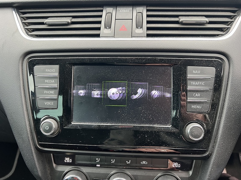 Skoda Octavia 2.0 TDI Scout Estate 5dr Diesel Manual 4WD Euro 6 (s/s) (150 ps) - U10636