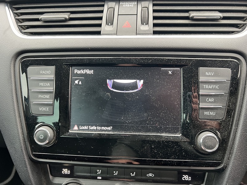 Skoda Octavia 2.0 TDI Scout Estate 5dr Diesel Manual 4WD Euro 6 (s/s) (150 ps) - U10636