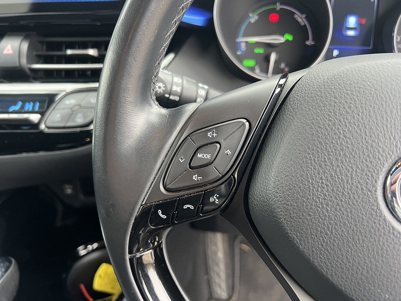 Toyota C-HR 1.8 VVT-h Dynamic SUV 5dr Petrol Hybrid CVT Euro 6 (s/s) (122 ps) - U10640