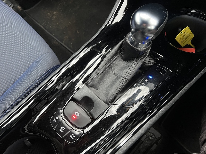 Toyota C-HR 1.8 VVT-h Dynamic SUV 5dr Petrol Hybrid CVT Euro 6 (s/s) (122 ps) - U10640