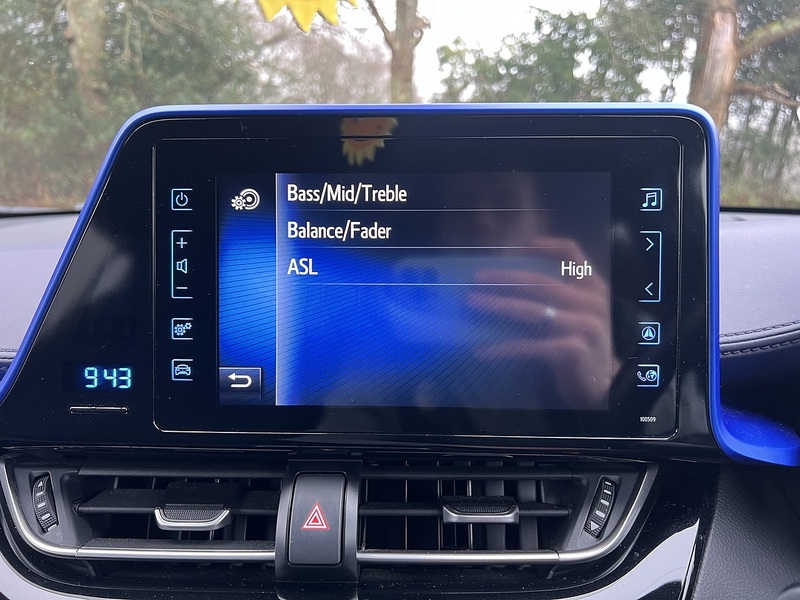 Toyota C-HR 1.8 VVT-h Dynamic SUV 5dr Petrol Hybrid CVT Euro 6 (s/s) (122 ps) - U10640