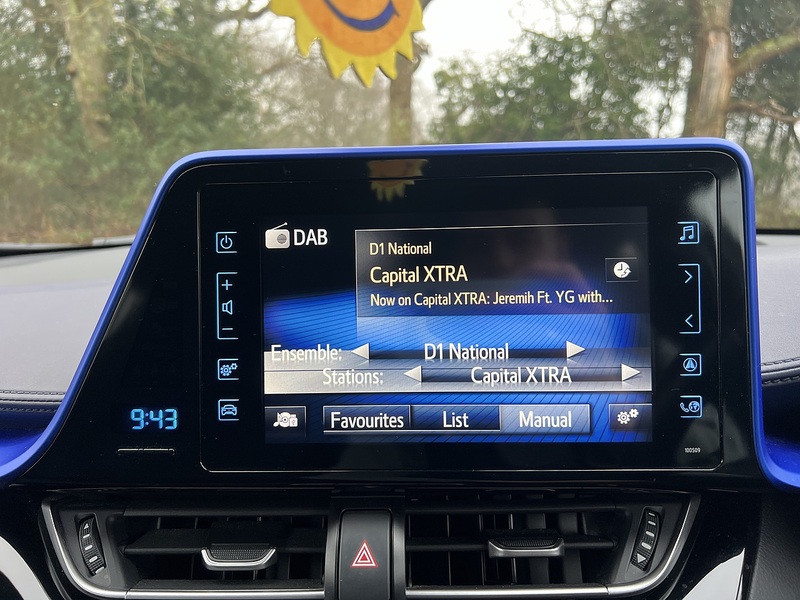 Toyota C-HR 1.8 VVT-h Dynamic SUV 5dr Petrol Hybrid CVT Euro 6 (s/s) (122 ps) - U10640