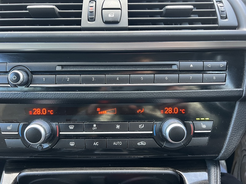 BMW 5 Series 2.0 520d Luxury Touring 5dr Diesel Auto Euro 6 (s/s) (190 ps) - U10654