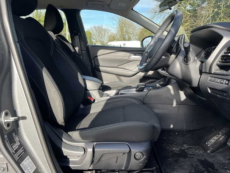 Nissan Qashqai 1.3 DIG-T MHEV Acenta Premium SUV 5dr Petrol Hybrid XTRON Euro 6 (s/s) (158 ps) - U10660