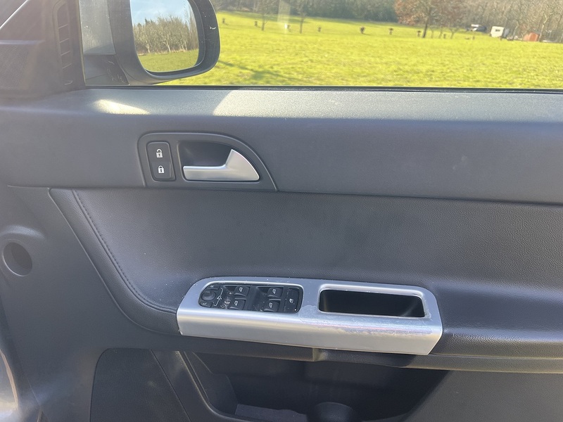 Volvo S40 2.0 SE Lux Edition Saloon 4dr Petrol Manual Euro 5 (145 ps) Saloon Manual Petrol | S/NAV|PARK - U10666