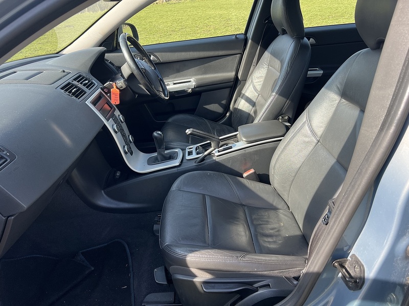 Volvo S40 2.0 SE Lux Edition Saloon 4dr Petrol Manual Euro 5 (145 ps) Saloon Manual Petrol | S/NAV|PARK - U10666