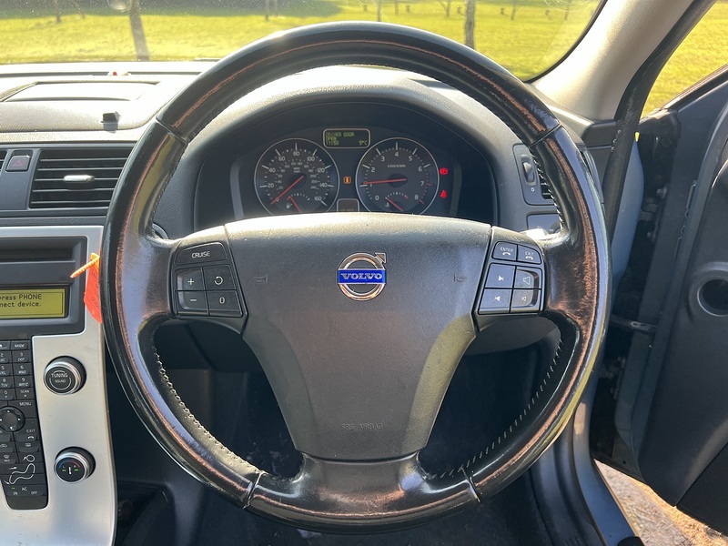 Volvo S40 2.0 SE Lux Edition Saloon 4dr Petrol Manual Euro 5 (145 ps) Saloon Manual Petrol | S/NAV|PARK - U10666