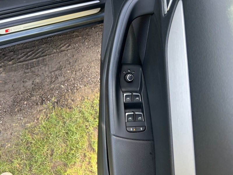 Audi Q3 2.0 TDI S line SUV 5dr Diesel Manual quattro Euro 5 (s/s) (140 ps) SUV Manual Diesel | - U10667