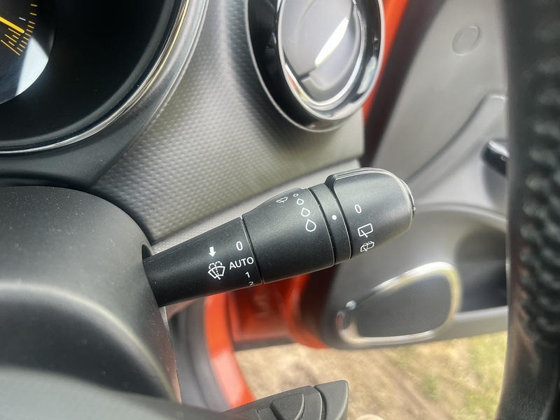 Renault Captur 1.5 dCi Dynamique MediaNav SUV 5dr Diesel EDC Euro 5 (90 ps) | NAV|17's|PARK DISTANCE|B/TOOTH - U10717