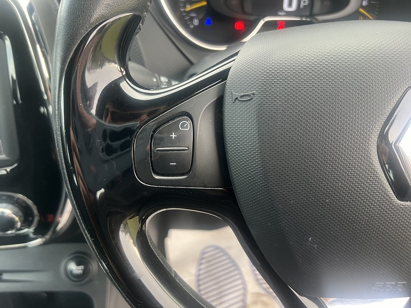 Renault Captur 1.5 dCi Dynamique MediaNav SUV 5dr Diesel EDC Euro 5 (90 ps) | NAV|17's|PARK DISTANCE|B/TOOTH - U10717