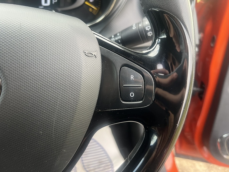 Renault Captur 1.5 dCi Dynamique MediaNav SUV 5dr Diesel EDC Euro 5 (90 ps) | NAV|17's|PARK DISTANCE|B/TOOTH - U10717