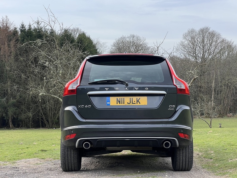 Volvo XC60 2.4 D5 R-Design Lux Nav SUV 5dr Diesel Auto AWD Euro 6 (s/s) (220 ps) SUV Automatic Diesel | - U10756