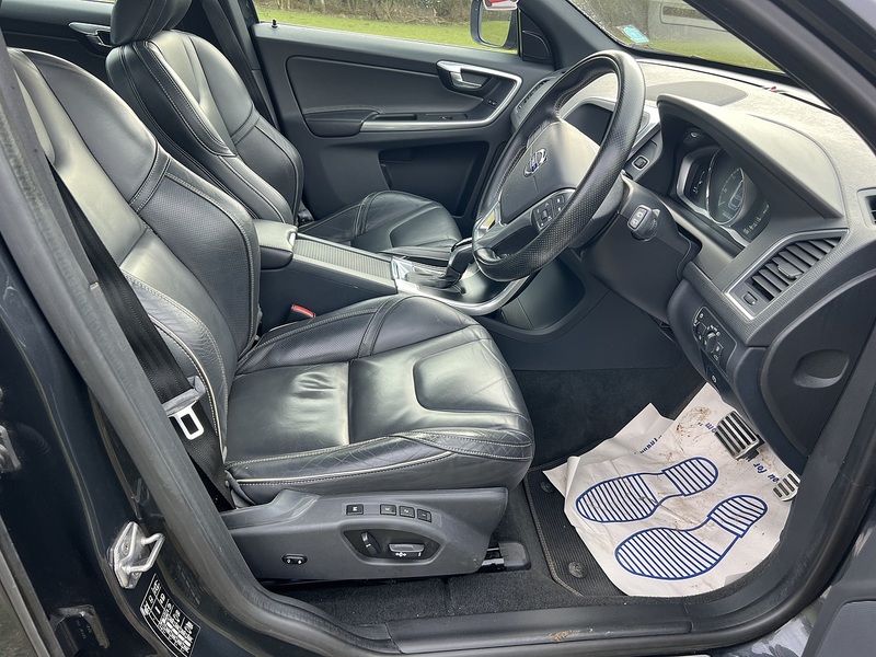Volvo XC60 2.4 D5 R-Design Lux Nav SUV 5dr Diesel Auto AWD Euro 6 (s/s) (220 ps) SUV Automatic Diesel | - U10756