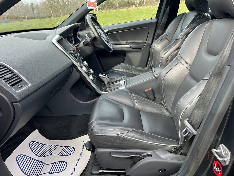 Volvo XC60 2.4 D5 R-Design Lux Nav SUV 5dr Diesel Auto AWD Euro 6 (s/s) (220 ps) SUV Automatic Diesel | - U10756