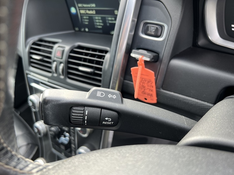 Volvo XC60 2.4 D5 R-Design Lux Nav SUV 5dr Diesel Auto AWD Euro 6 (s/s) (220 ps) SUV Automatic Diesel | - U10756