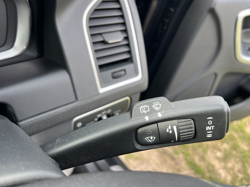 Volvo XC60 2.4 D5 R-Design Lux Nav SUV 5dr Diesel Auto AWD Euro 6 (s/s) (220 ps) SUV Automatic Diesel | - U10756