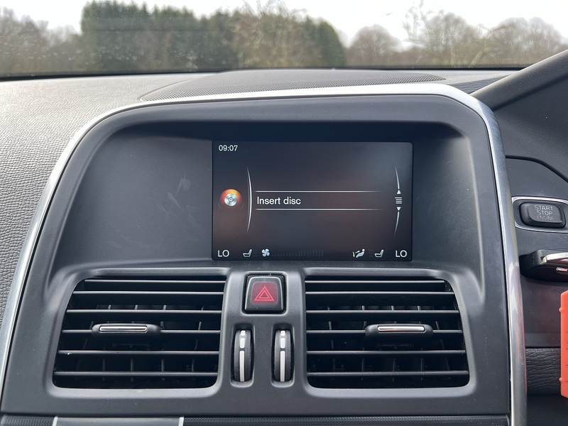 Volvo XC60 2.4 D5 R-Design Lux Nav SUV 5dr Diesel Auto AWD Euro 6 (s/s) (220 ps) SUV Automatic Diesel | - U10756