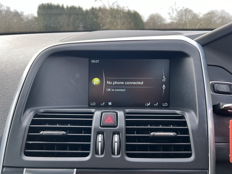 Volvo XC60 2.4 D5 R-Design Lux Nav SUV 5dr Diesel Auto AWD Euro 6 (s/s) (220 ps) SUV Automatic Diesel | - U10756